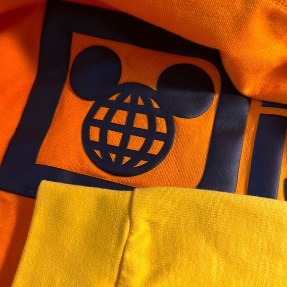 Disney’s Lion King 30th Anniversary Crewneck Spirit Jersey - Size L - NWT - Picture 6 of 6